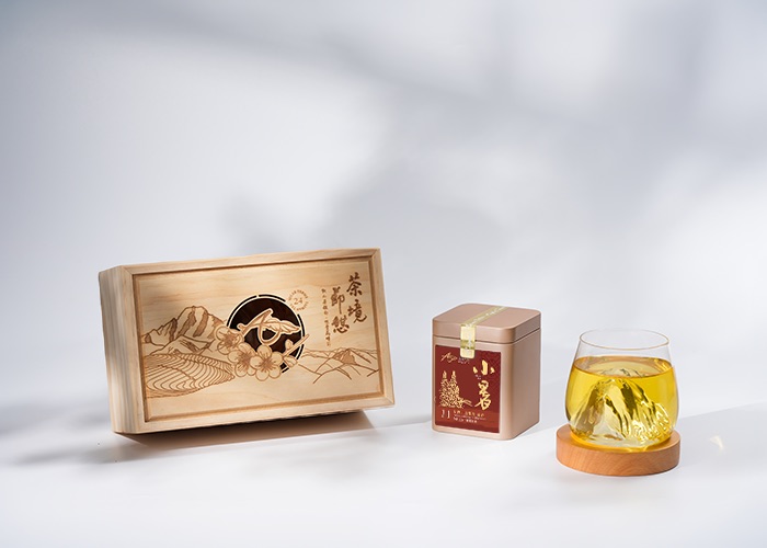 謝師禮推薦｜尊榮恩情木禮盒｜福壽山烏龍＋黃金玉山杯組｜質感送禮首選